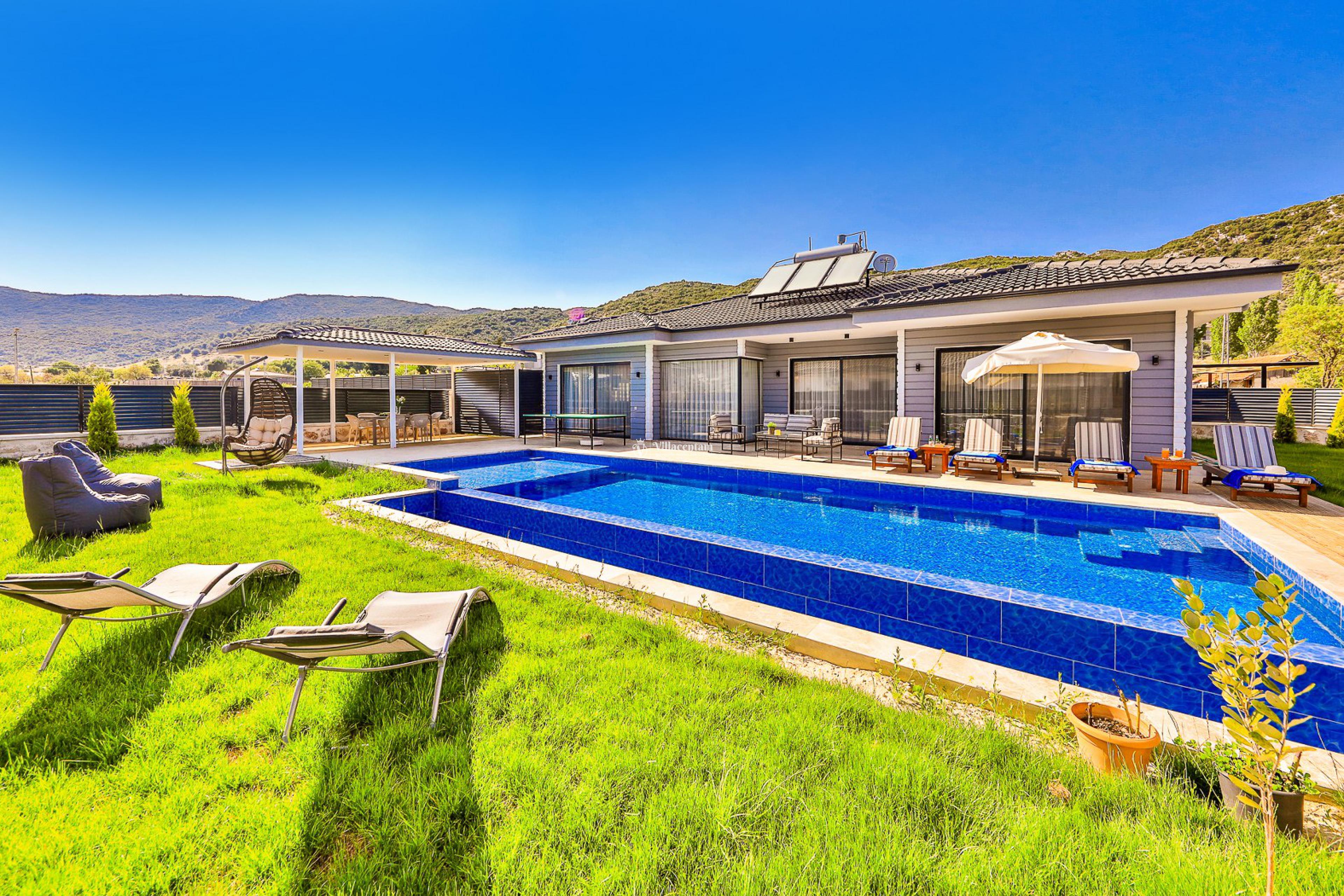 Villa Beyaz Saray Duo-Bahçeli ve Korunaklı Kiralık Villa