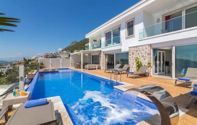 deniz-manzarali-jakuzili-genis-aile-gruplari-icin-villa-azur-2_138.jpg