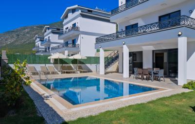 genis-havuzlu-tatil-villasi-villa-daisy-1-3_370.jpg