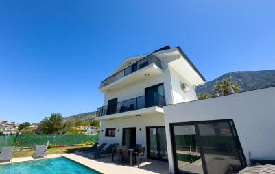 villa-romeo-villacentam-1_884.jpeg
