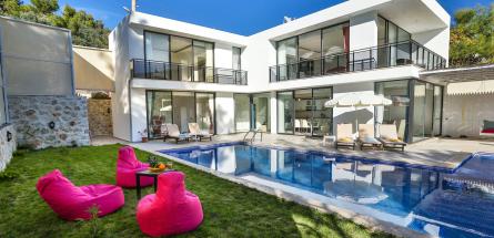 deniz-manzarali-genis-ailelere-uygun-villa-temmuz-1_641.jpg