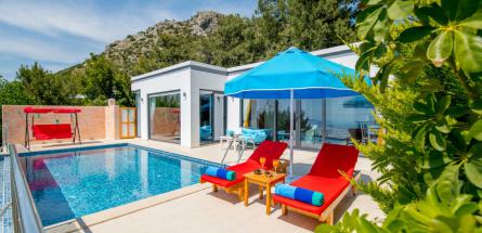 deniz-manzarali-muhafazakar-jakuzili-kapali-isitma-havuzlu-villa-juliet-1_689.jpeg