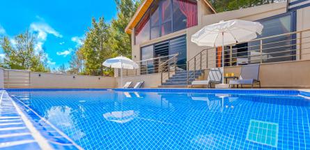 doga-manzarali-jakuzili-tatil-villasi-yelekin-2_348.jpg