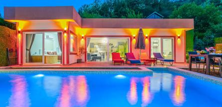 doga-manzarali-jakuzili-tatil-villasi-yelekin-tre-1_202.jpg