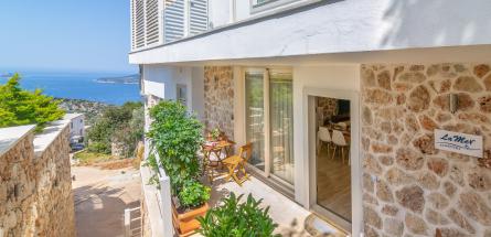 jakuzili-deniz-manzarali-merkezi-tatil-villasi-lamer-comfort-1_9.jpg