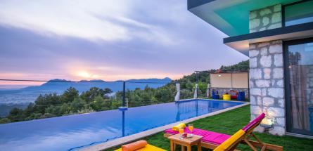 jakuzili-isitma-havuzlu-muhafazakar-balayi-villa-dolunay-1_621.jpg