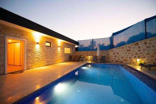 Villa Lale | Kalkan’da Jakuzili Korunaklı Lüks Villa