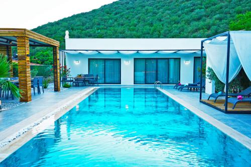 Villa Mamon Luxury Life - Kiralık Tatil Villası | Villacentam 