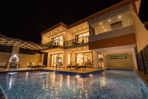 deniz-manzarali-isitma-havuzlu-villa-yagmur-1_441.jpg