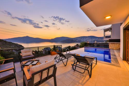 VİLLA RAİNBOW - Jakuzili Deniz Manzaralı Kiralık Villa