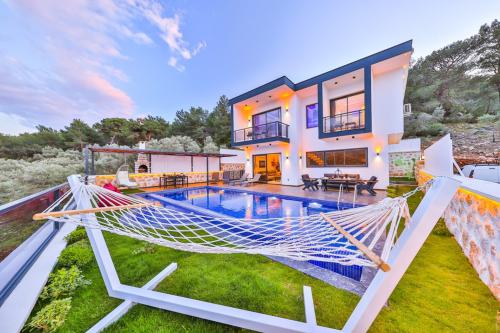 doga-manzarali-jakuzili-balayi-villasi-zenan-1_2.jpg