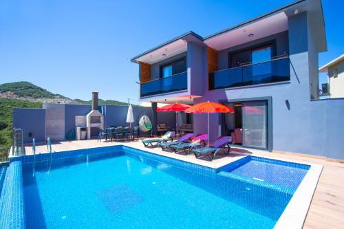 Villa Şimşek 2 - Jakuzili & Geniş Havuzlu Kiralık Villa