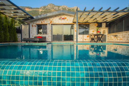 Villa Nivara - Korunaklı Havuz Alanlı Villa Kiralama
