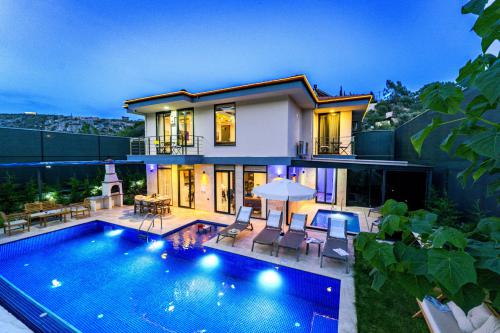 Villa Valeria - Geniş Havuzlu, 6 Kişilik Villa Kiralama