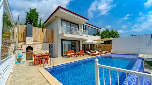 doga-manzarali-jakuzili-tatil-villasi-kaan-1_671.jpg