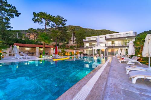 doga-manzarali-jakuzili-tatil-villasi-serenity-1_628.jpg