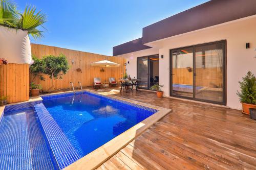 Villa Portakal Çiçeği - Jakuzili ve 5 Kişilik Kiralık Villa