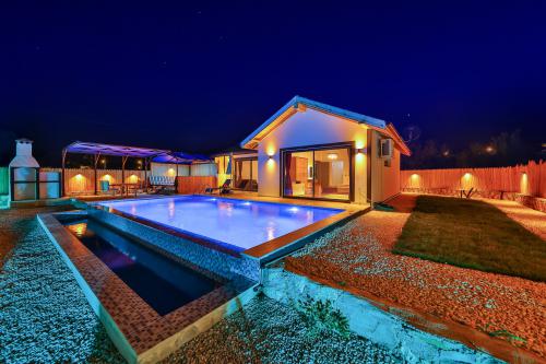 Villa Erisa - Kiralık Tatil Villası | Villacentam