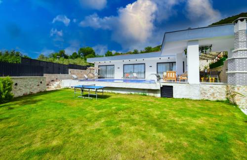 Villa İsland Girl - Muhafazakar, Jakuzili, Masa Tenisli Kiralık Villa |