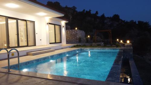 Villa Melodi Duo - Deniz Manzaralı, Korunaklı Kiralık Villa