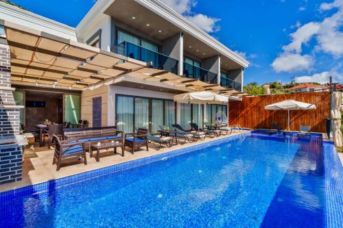Villa Grand Emora Uno - 10 Kişilik, Sauna & Hamamlı Kiralık Villa