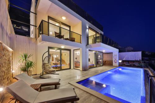 Villa Akasya | Kalkan Kızıltaş’ta Deniz Manzaralı 6 Kişilik Villa
