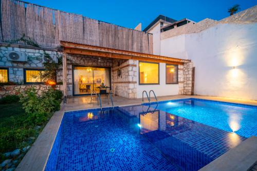 Villa Anahita - Deniz Manzaralı ve Saunalı Kiralık Villa