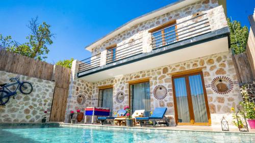 Villa Familya | Kalkan Sarıbelen Geniş Ailelere Uygun Villa