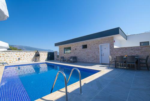 Villa Zambak | Kalkan’da Jakuzili Korunaklı Lüks Villa