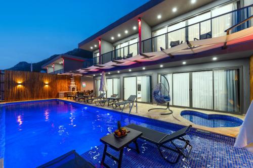 Villa Grand Emora Uno - 10 Kişilik, Sauna & Hamamlı Kiralık Villa