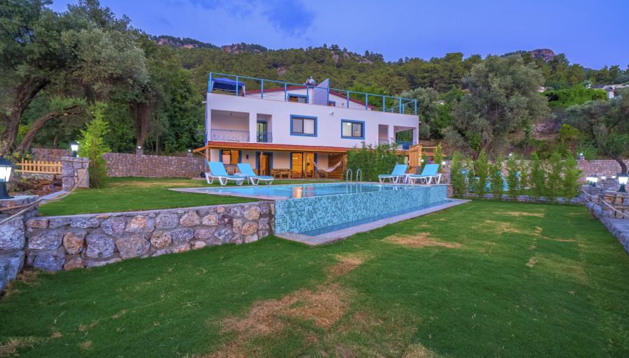 deniz-manzarali-genis-aile-gruplari-icin-villa-alyus-1-1_815.jpg
