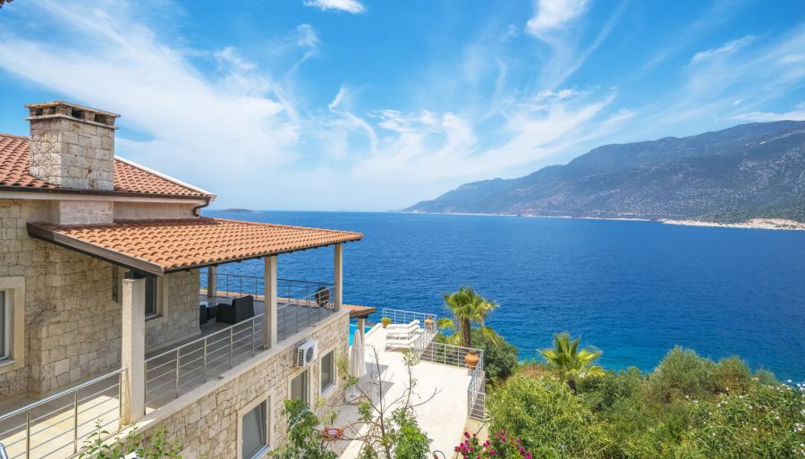 deniz-manzarali-luks-kas-cukurbag-yarimadasinda-kiralik-villa-cape-house-1_690.jpg