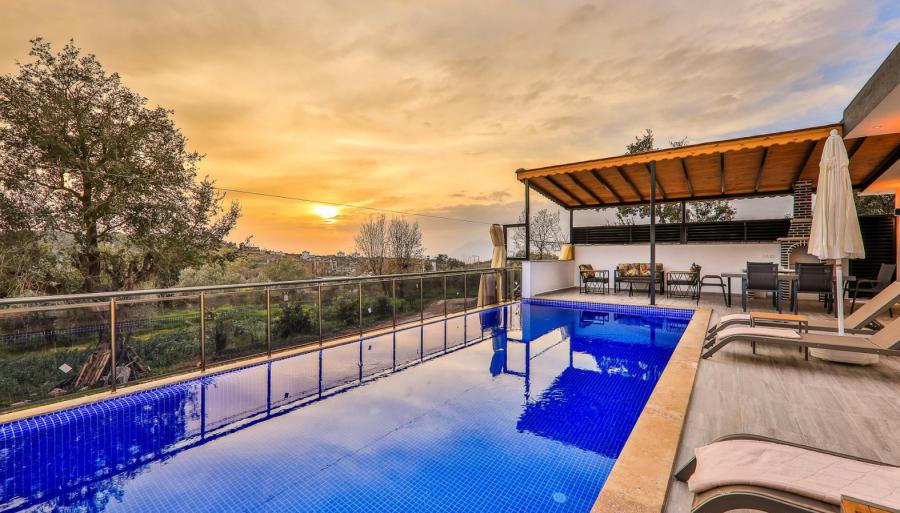 doga-manzarali-jakuzili-tatil-villasi-alvin-4_948.jpg