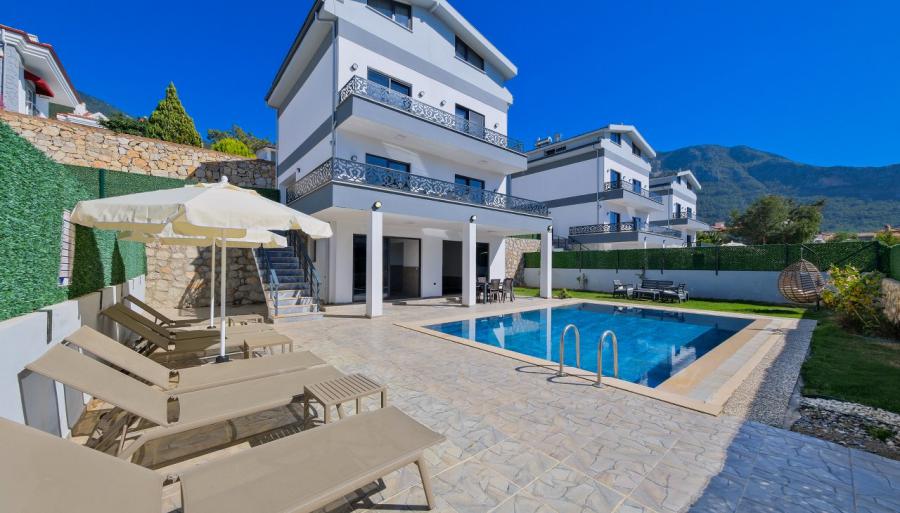 genis-havuzlu-tatil-villasi-villa-daisy-1-4_647.jpg