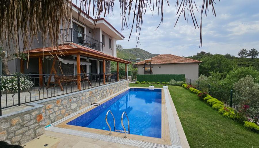 havuzlu-balayi-villasi-villa-iskin-4_649.jpeg