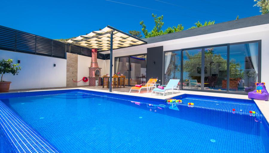 kalkan-islamlar-koyunde-havuzu-disaridan-gorunmeyen-kiralik-tatil-villa-oya-1_967.jpg