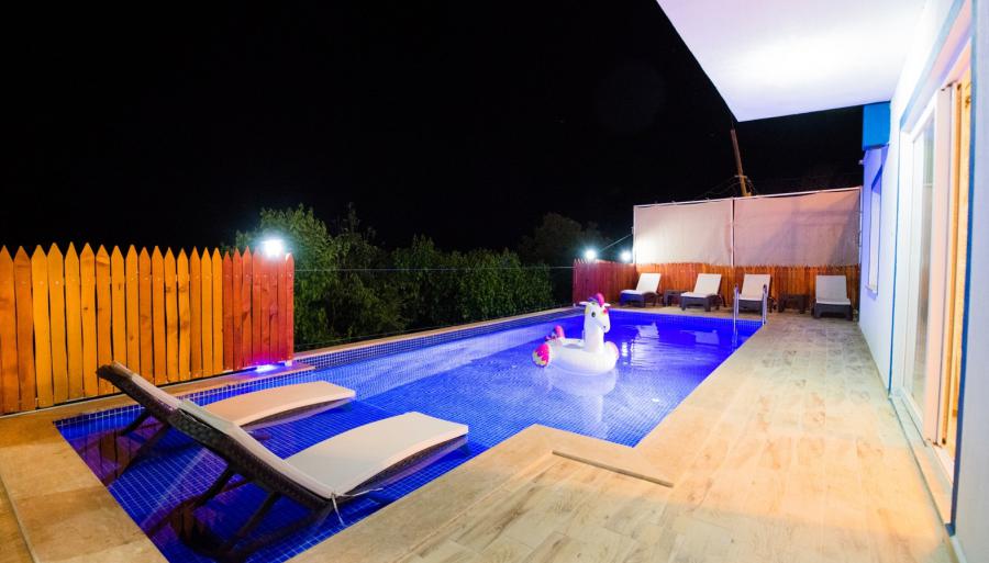kalkan-uzumlu-koyunde-kiralik-muhafazakar-tatil-villa-fistik-24_894.jpg